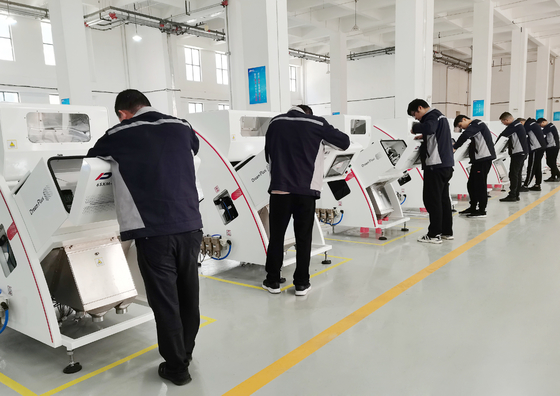 Alta precisione 5400 pixel CCD rice sorter 220V / 50HZ Varietà Kw alimentazione